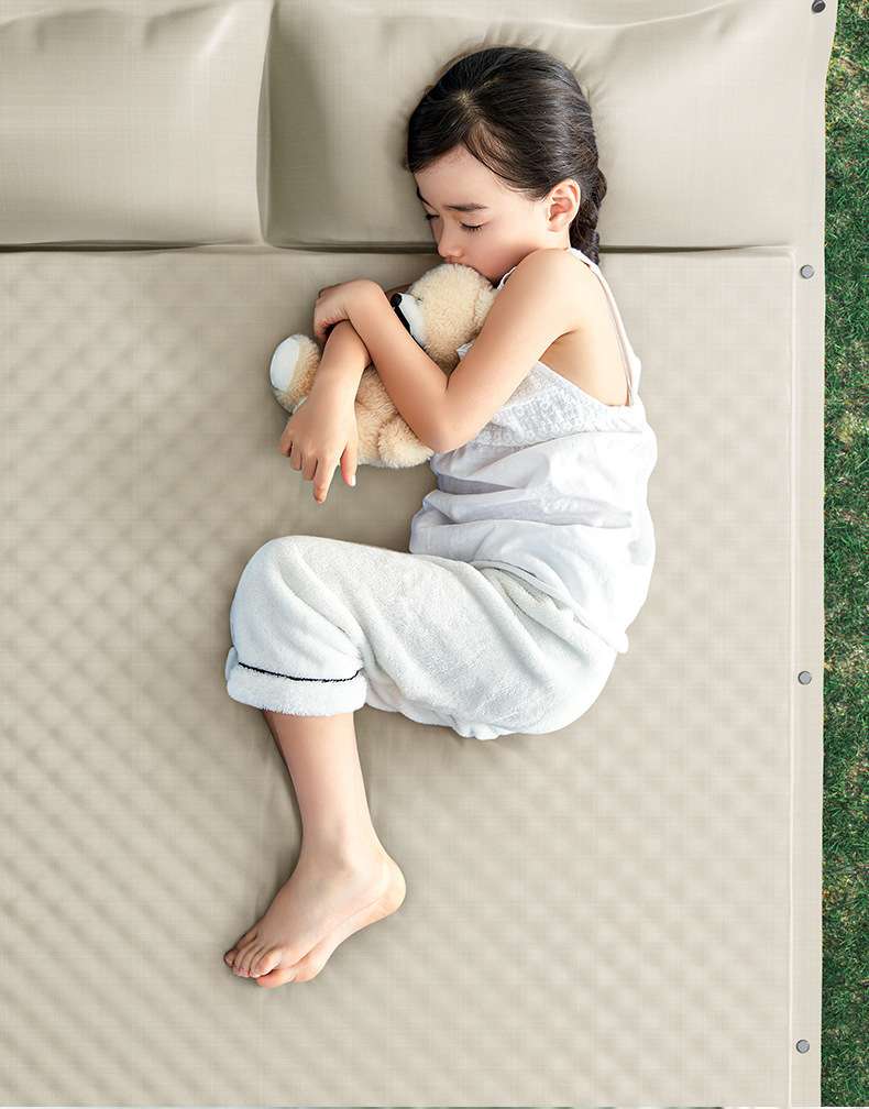 キャンプ用品  折りたたみ式キャンプマット 快適睡眠サポート