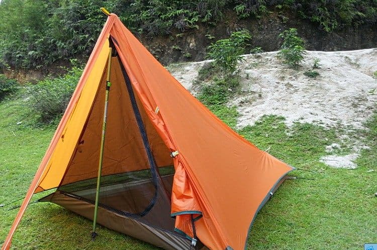 キャンプ用品 超軽量一人用三角形シェルター登山向けテント