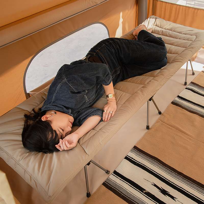 キャンプ用品  折りたたみ式コンパクトキャンプベッド