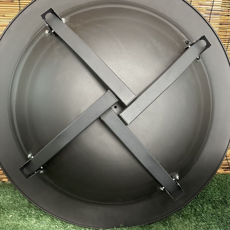 キャンプ用品 持ち運び便利な丸型焚き火台