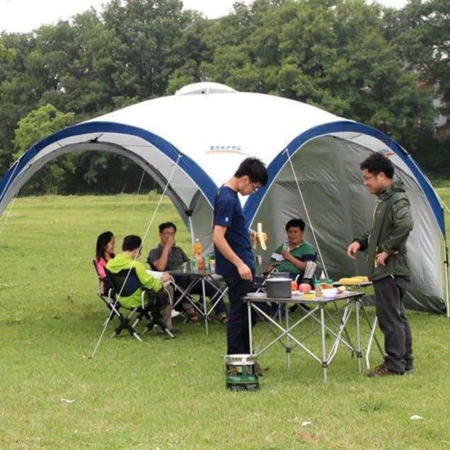 キャンプ用品 快適空間を生み出す多目的ドームシェード