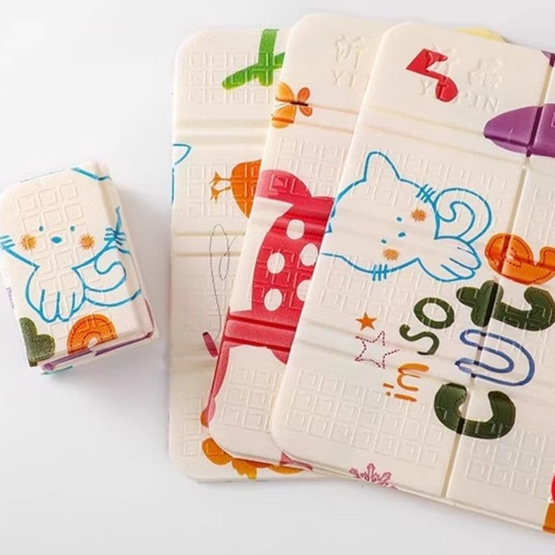 キャンプ用品 お子様喜ぶ!折りたたみ式遊べるマット