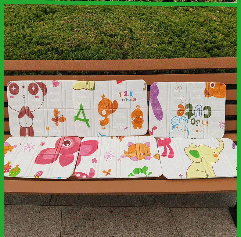 キャンプ用品 お子様喜ぶ!折りたたみ式遊べるマット