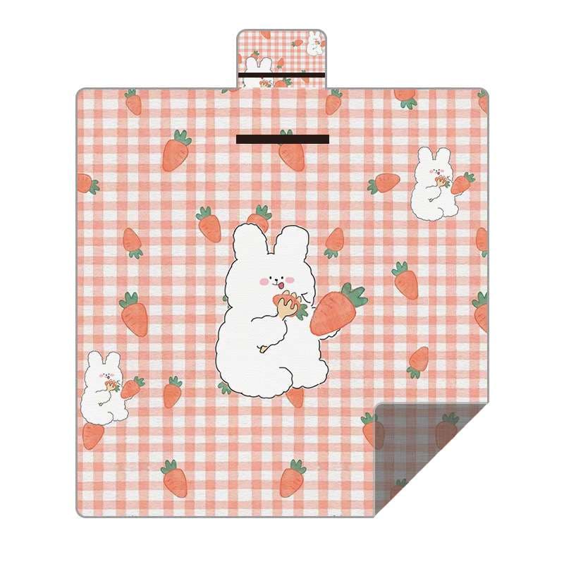 キャンプ用品 うさぎとにんじんの柄のキャンプマット